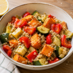 bowl de quinoa con verduras asadas
