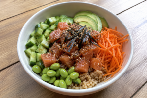 Poke bowl de salmón saludable