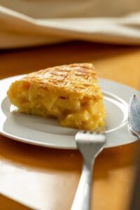 Tortilla de patatas saludable al horno: receta fácil paso a paso